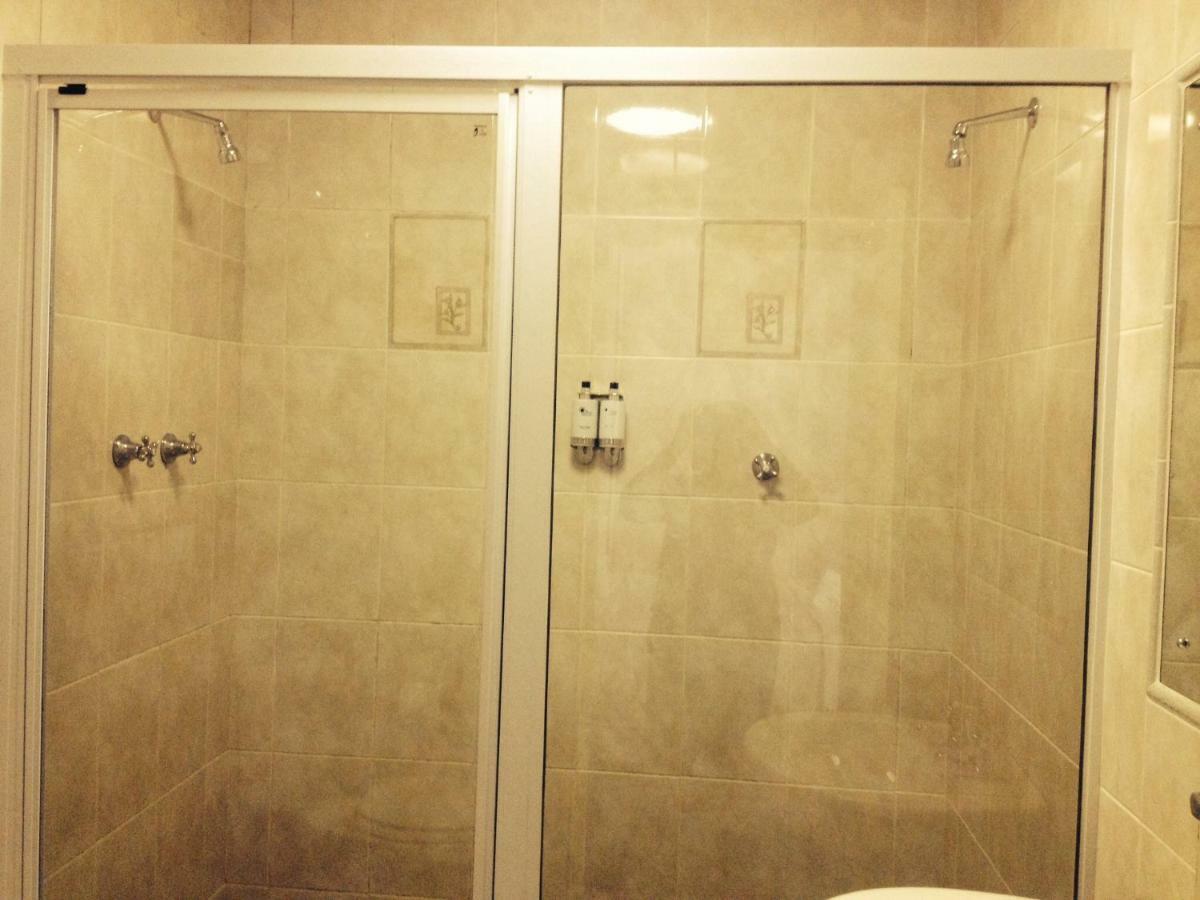 Smart Villa Guest House Іст-Лондон Екстер'єр фото