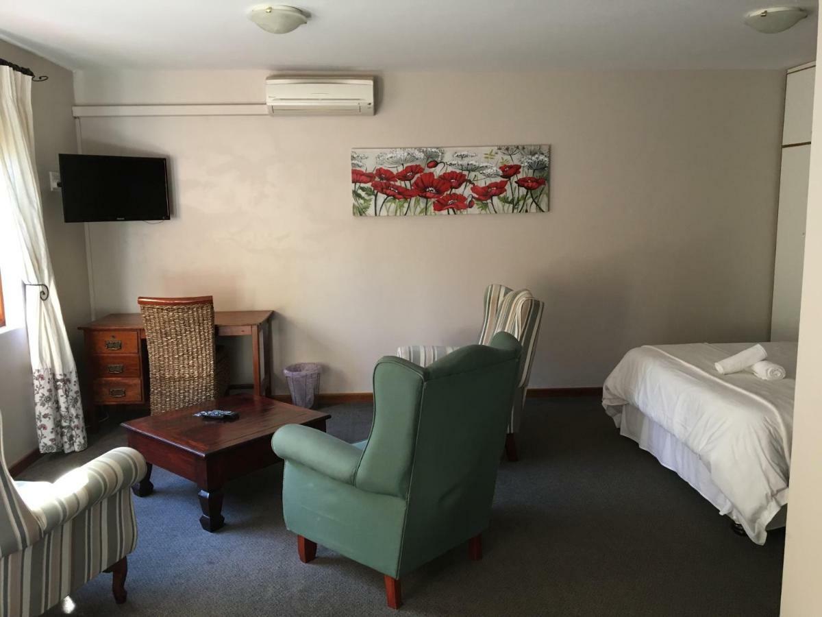Smart Villa Guest House Іст-Лондон Екстер'єр фото