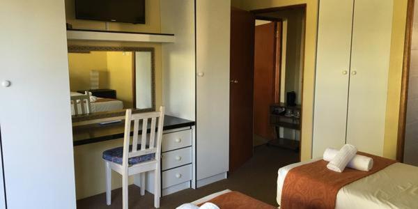 Smart Villa Guest House Іст-Лондон Екстер'єр фото